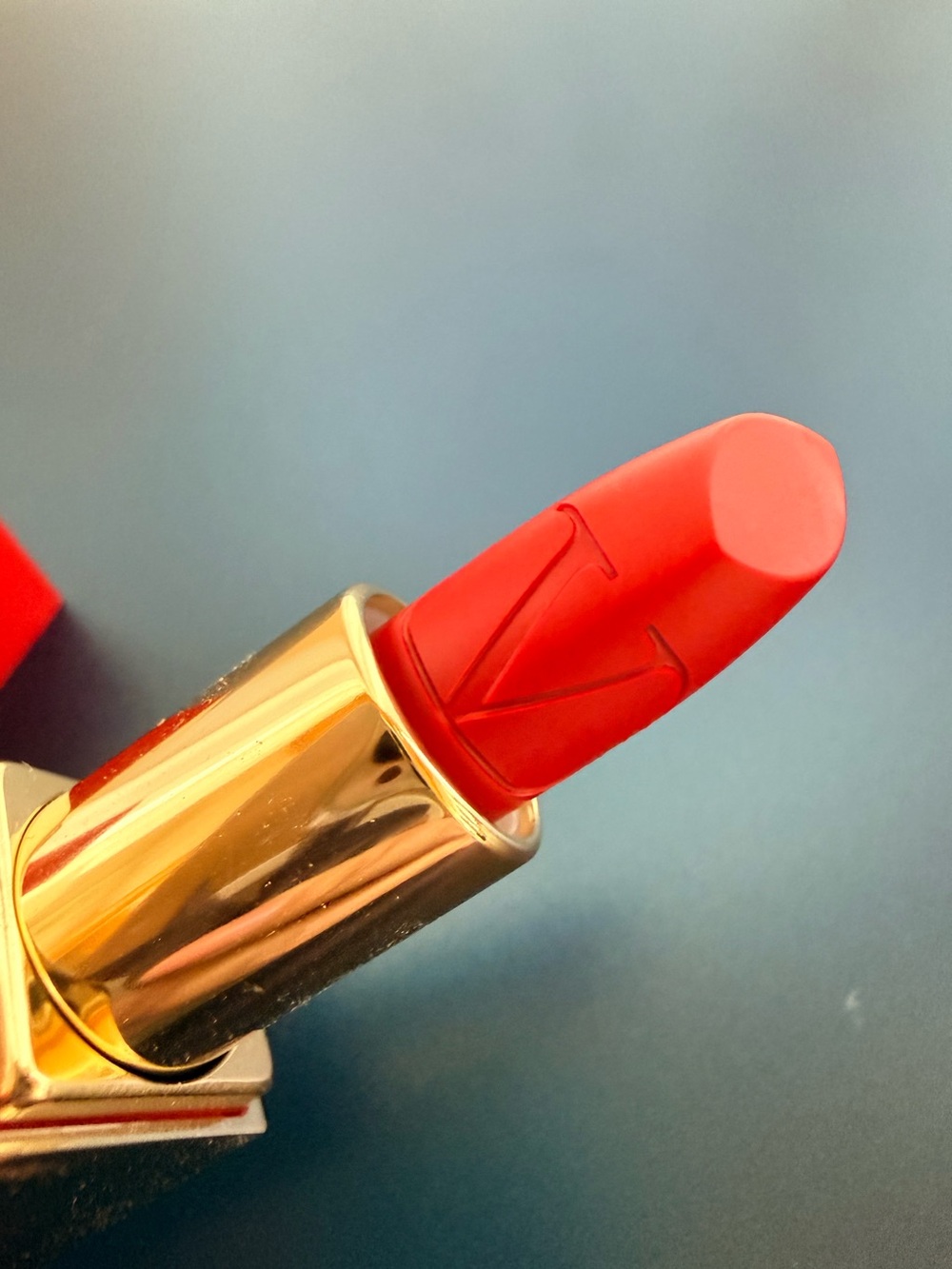 VALENTINO Lipstick in shade Minirosso Satin 22R Travel Size - NEW